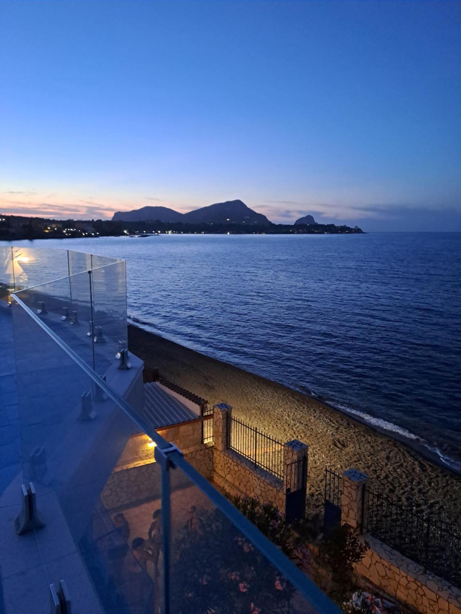Blue Life, Sea-Luxury Rooms On The Beach Between Palermo And Cefalu' Casteldaccia Exterior photo